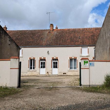 Gite Champetre A Mareau-Aux-Pres: Terrasse, Jardin, Et Confort Pour 6 Personnes - Fr-1-590-140 Luaran gambar